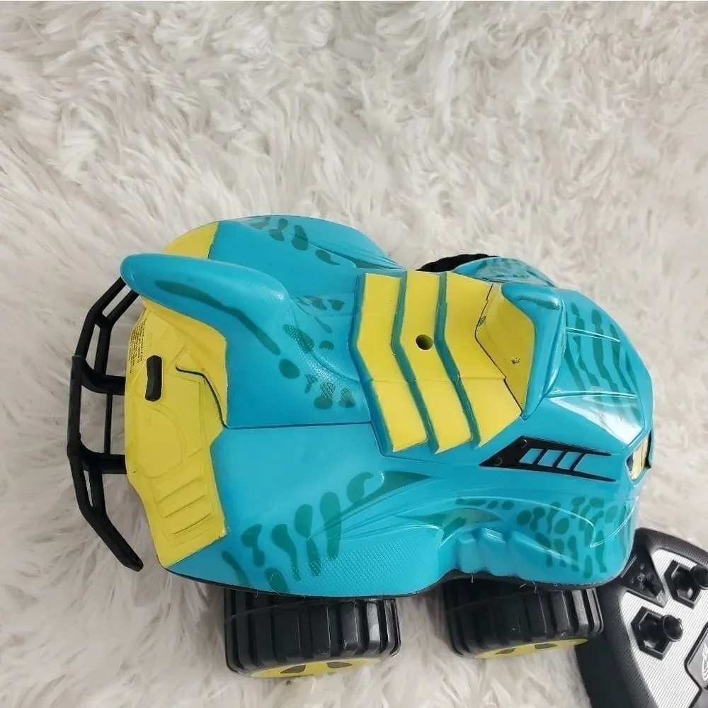 Like New- Morphibians Kid Galaxy 2.4GHZ Shark RC Car
